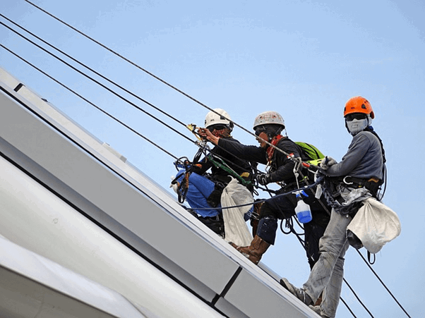 employees using ropes and safety systems